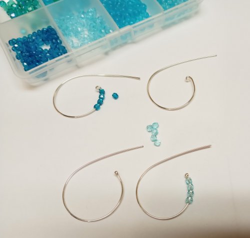 Judy Larson's Easy Beaded Post Hoop Earrings - , Contemporary Wire Jewelry, Beads, easy beaded post hoop earrings